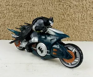 Batman BATMAN ON BATCYCLE (Black Cape) 10" DC Mattel Figure Vehicle 2003 - Picture 1 of 10