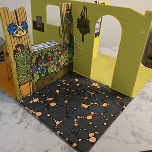 Vtg 1974 Mattel The Sunshine Family Home Foldable Vinyl House No Roof - Picture 1 of 12