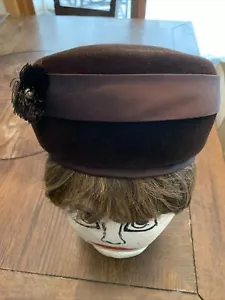 Vintage Women`s Chocolate Brown Velour Pillbox Tilt Hat Gorgeous Nearly New - Picture 1 of 8