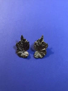 Vintage Gold Tone Leaf Earrings - Picture 1 of 5