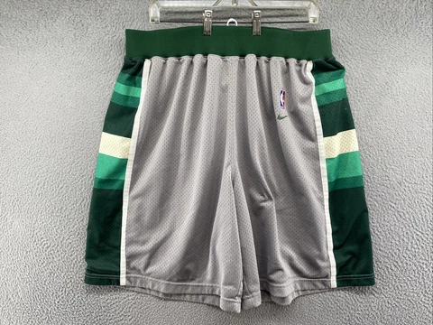 Vintage NIKE Team Sports NBA 82 Milwaukee Bucks Basketball Shorts in Size 2XL Cover