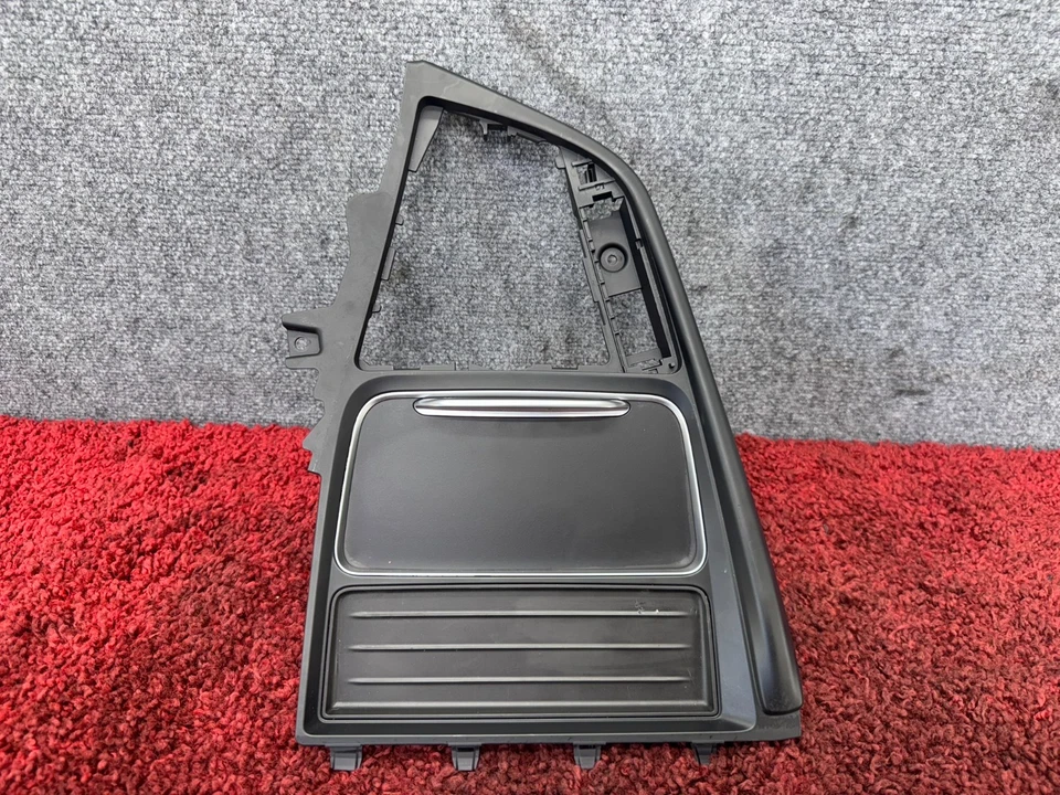 宝马 F30 F36 F33 F32 LCI 前中心控制台滑动盖杯架 原始设备制造商 28K B — 第 1/4 张图片