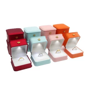 Krone Halskette Box mit Licht Ring Box Ohrring LED Schmuck Verpackung Box new - Bild 1 von 16