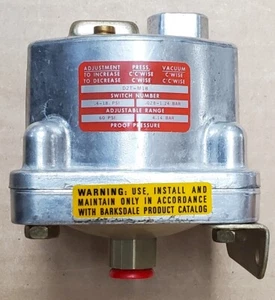 Barksdale D2T-M18 Pressure Switch, Adj. Range .4 -18 PSI - Picture 1 of 8