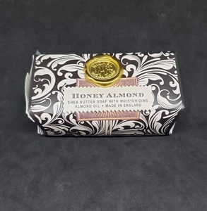 Jabón de manteca de karité Michel Design Works 'Almendra miel' 8,7 oz nuevo en caja - Imagen 1 de 2