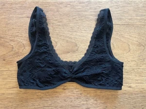 URBAN OUTFITTERS Out From Under Black Floral M/L Deep V Pullover Bralette NWOT - Picture 1 of 2