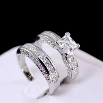 Juego de anillos de compromiso de diamantes de corte princesa de 2 quilates enchapados en oro blanco de 14 k Foto 1 de 2