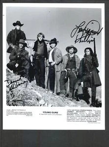 Dermot Mulroney & Lou Diamond Phillips - Foto autógrafa firmada 8x10 - Young Gun - Imagen 1 de 1