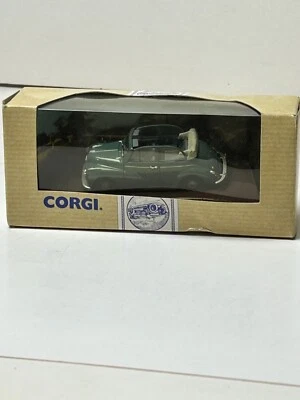 Corgi Classics Morris Minor Convertible, Green - Image 1 of 4