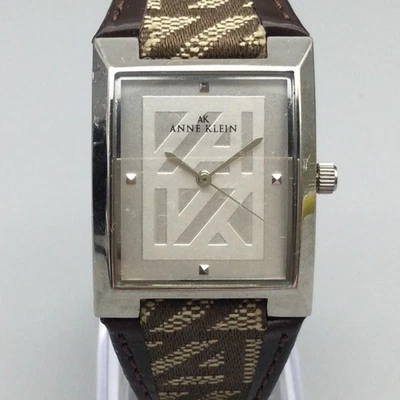 Reloj Anne Klein AK Mujer Correa Rectangular Cuero 28mm Tono Plata Batería Nueva Foto 1 de 4