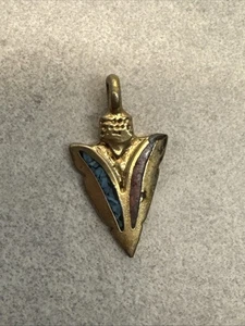 Colgante con cabeza de flecha Jw1 de metal nativo turquesa y coral K89 - Imagen 1 de 9