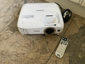 Epson EH-TW5300 Full 1080p Home Cinema Projector Complete With Remote - Picture 1 of 7