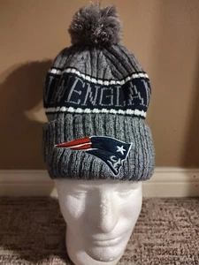 NEW ERA NFL New England Patriots On Field Sport Knit CAP Beanie With POM - LOOK! - Bild 1 von 5
