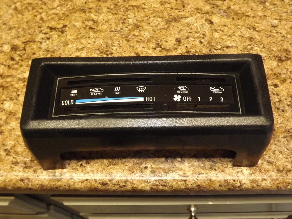 Cubierta de control de clima central para camión Nissan Datsun 720 P/up rara de colección sin aire acondicionado  Foto 1 de 4