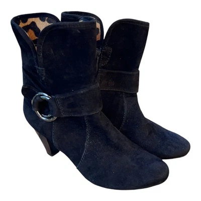 Botín Vaneli Negro Gamuza Tacón Cremallera Cierre Hebilla Acento Estampado Animal Talla 7N Foto 1 de 4