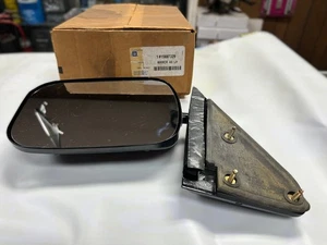 GM 15697329 Driver Side Mirror 1988-2002 Chevy, GMC C/K Pickup, Blazer, Jimmy - Picture 1 of 6