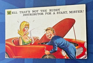 Saucy Bamforth Motoring Comic Postkarte 1960er Big Boobs MG Sportwagen Mechaniker - Bild 1 von 2