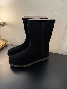 UGG Classic Short Damen Schneestiefel Core schwarz Wildleder Lammfell seitlicher Reißverschluss Stiefel 10,5 - Bild 1 von 9