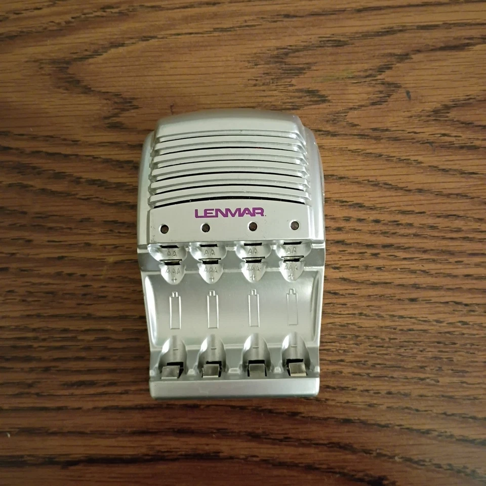 Universal Rapid Charger Battery AA & AAA Lenmar MSCAA NO CORD - Image 1 of 4