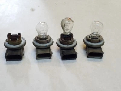 Enchufes de luz de bombilla trasera - Cantidad de 4 | Se adapta a Ford Ranger 2006-2011 Foto 1 de 4