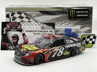 Martin Truex Jr. #78 2018 5 horas Energy Sonoma Win 1/24 NASCAR diecast Foto 1 de 4