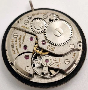 Vintage Wittnauer Cal. 11N 17 Jewel watch movement runs for repair - Picture 1 of 6
