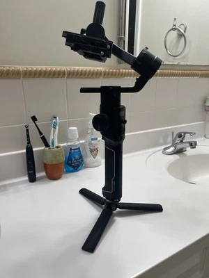 Estabilizador de cardán de mano de 3 ejes Moza Air 2 - MCG01 Foto 1 de 4