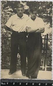 Two Affectionate Handsome Young Men Attractive Guys Cute Male Gay Int Old Photo - Picture 1 of 3
