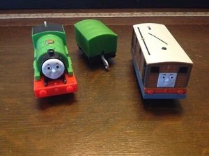 2013 Mattel Thomas Trackmaster #6 Percy & #7 Toby Motorized Train Engine 3pc EUC - Picture 1 of 4