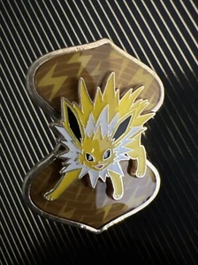 Jolteon Pin Pokemon TCG Jolteon VMAX Premium Collection - Picture 1 of 1