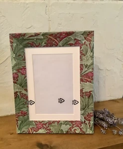 William Morris design decoupaged picture frame. - Picture 1 of 3