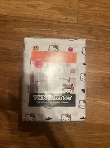 Hello Kitty Twin Sheet Set Halloween 3 Pc Set Flat Fitted Pillowcases - Picture 1 of 2