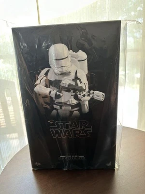 Hot Toys Star Wars First Order Flametrooper 1/6 Scale Figure Movie Masterpiece - Image 1 of 4