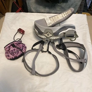 Black Diamond Momentum Climbing Harness Type C - RN#81935 With Chalk Bag Sz L - Picture 1 of 5
