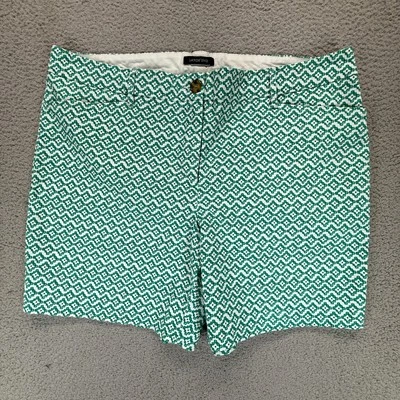 Pantalones cortos chinos Lands End tiro medio geométricos verdes blancos para mujer 18 Plus frente plano Foto 1 de 4