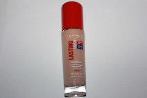 Base líquida Rimmel Lasting Finish 25 horas SPF20 #201 clásica beige sellada - Imagen 1 de 2