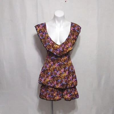 Macacão Boohoo estampa floral com babados acabamento aberto costas camadas EUA 8 - Imagem 1 de 4