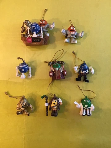 8 M & M Star wars figures Christmas Ornaments Cover