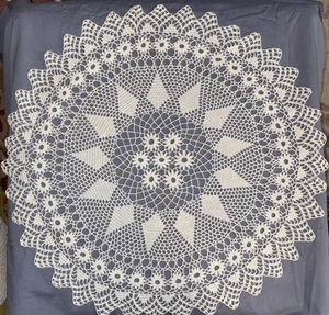 Vintage handgehäkelter Dollie Blumenmuster 23,5 Zoll - Bild 1 von 12