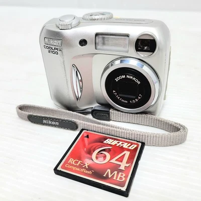 Nikon COOLPIX 2100 2.0MP Digital Camera Silver Memory card 64MB Tested Japan - Image 1 of 4