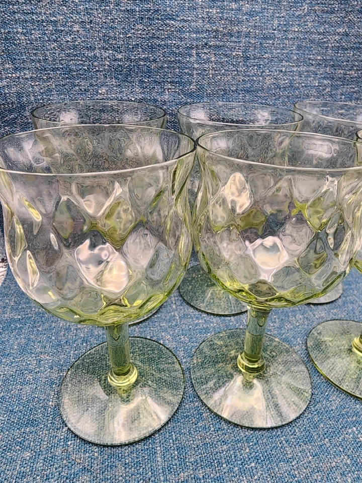 Juego de 6 vasos facetados verdes vintage de 5 pulgadas de alto Foto 1 de 4