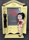 Cadre photo/photo Betty Boop 1995 Vandor BB déshabillée dans sa garde-robe placard