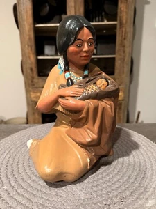 Estatuilla vintage de madre e hijo nativos americanos Byron Molds pintada a mano - 9 pulgadas - Imagen 1 de 4