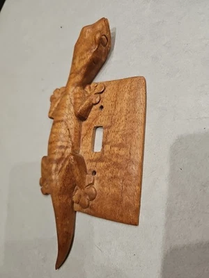 "Cubierta de placa de interruptor de luz única tallada a mano de madera maciza Gecko Lizard 3D 9,5""x4,5""" Foto 1 de 4