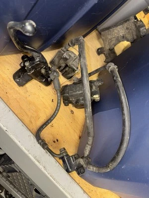 86,87,88 pinza de freno delantera yamaha fz-600, y cilindro maestro, 3km-2580u-00-0 Foto 1 de 4