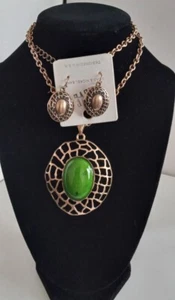 Reve Gold Necklace Earring Setbwith Green Stone - Picture 1 of 4