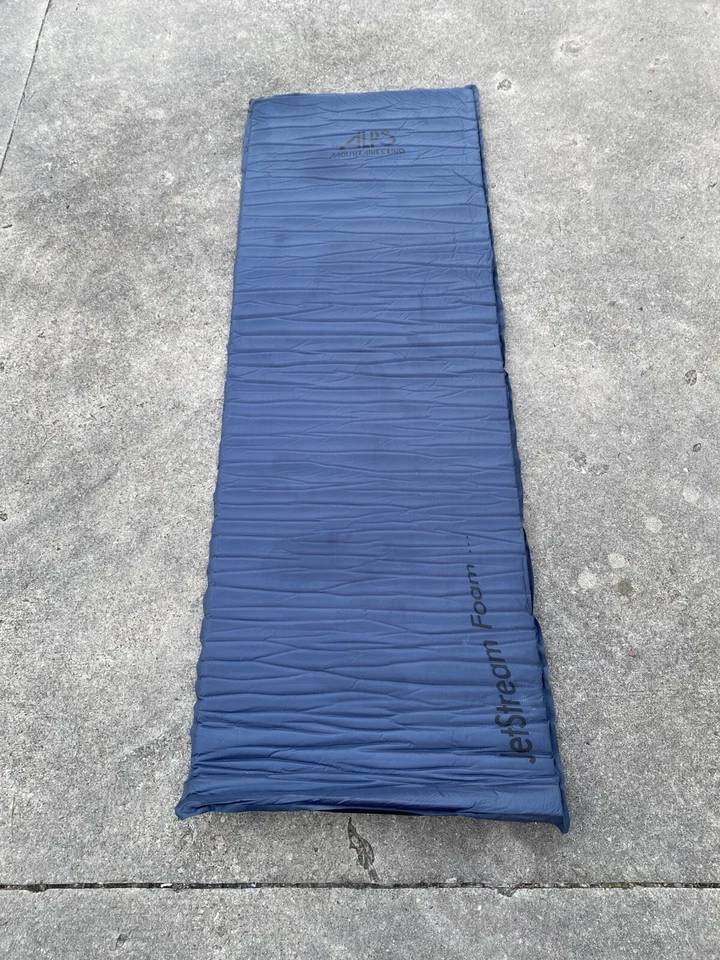 Alps Mountaineering Lightweight Series Air Pad Long 25”x77”x2” Self Inflating. - Image 1 of 4