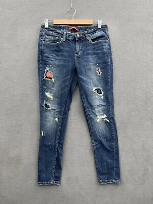Jeans Unionbay Mujer’s 9 Floral Bordado Envejecido Tobillo Recortado Azul Foto 1 de 4