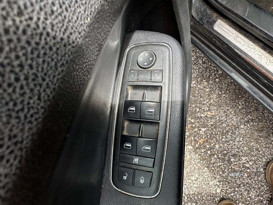 Interruptor de puerta delantera Chrysler 300 2013-2014 Foto 1 de 1