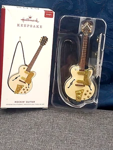 Hallmark 2019 Rockin' Guitar Magic Keepsake Ornament Plays Jingle Bells NOB - Bild 1 von 9